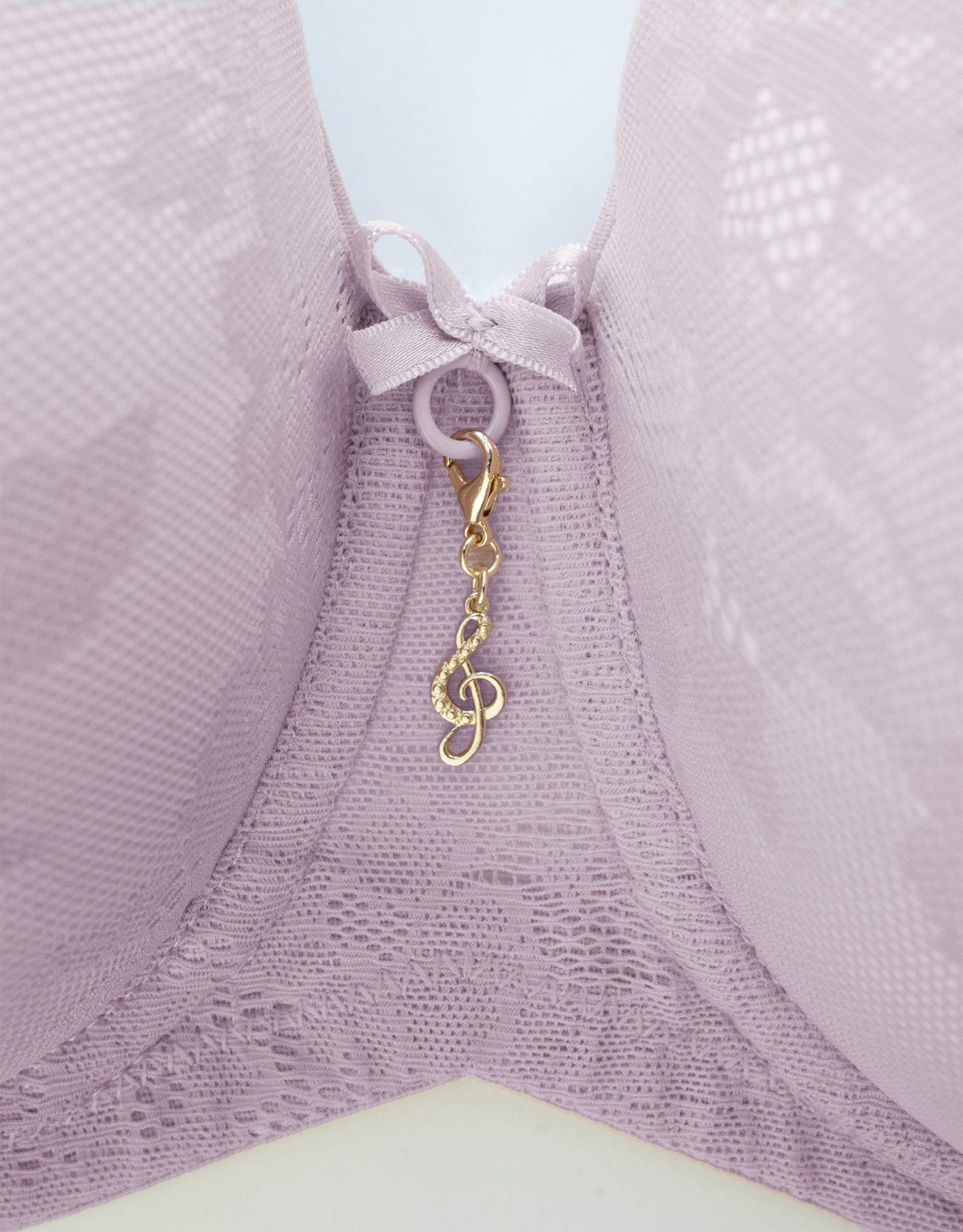 Bra Charm "Motsi Music"