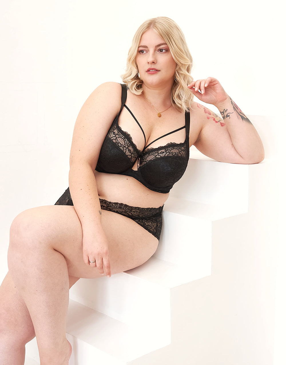 BH "Eliana Satin" black