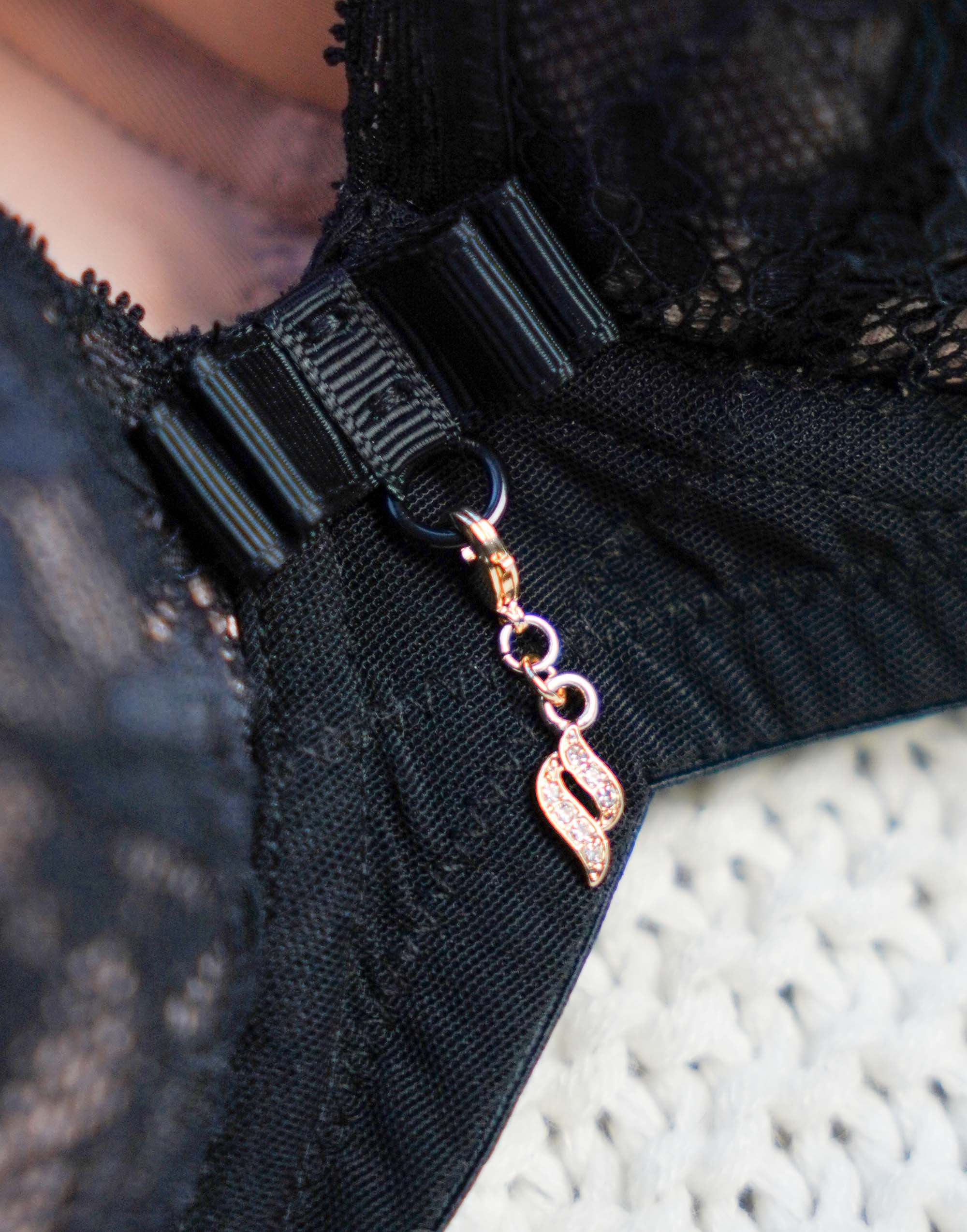 Bra Charm "Crystal Swirl"