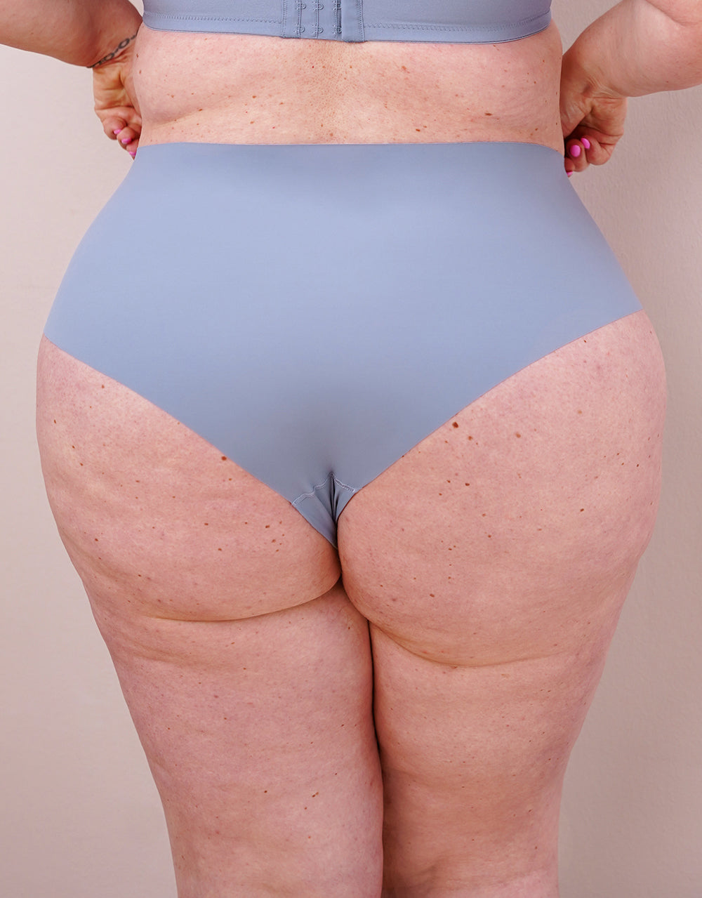 High-Brazilian-Slip "Invisible" blue-grey