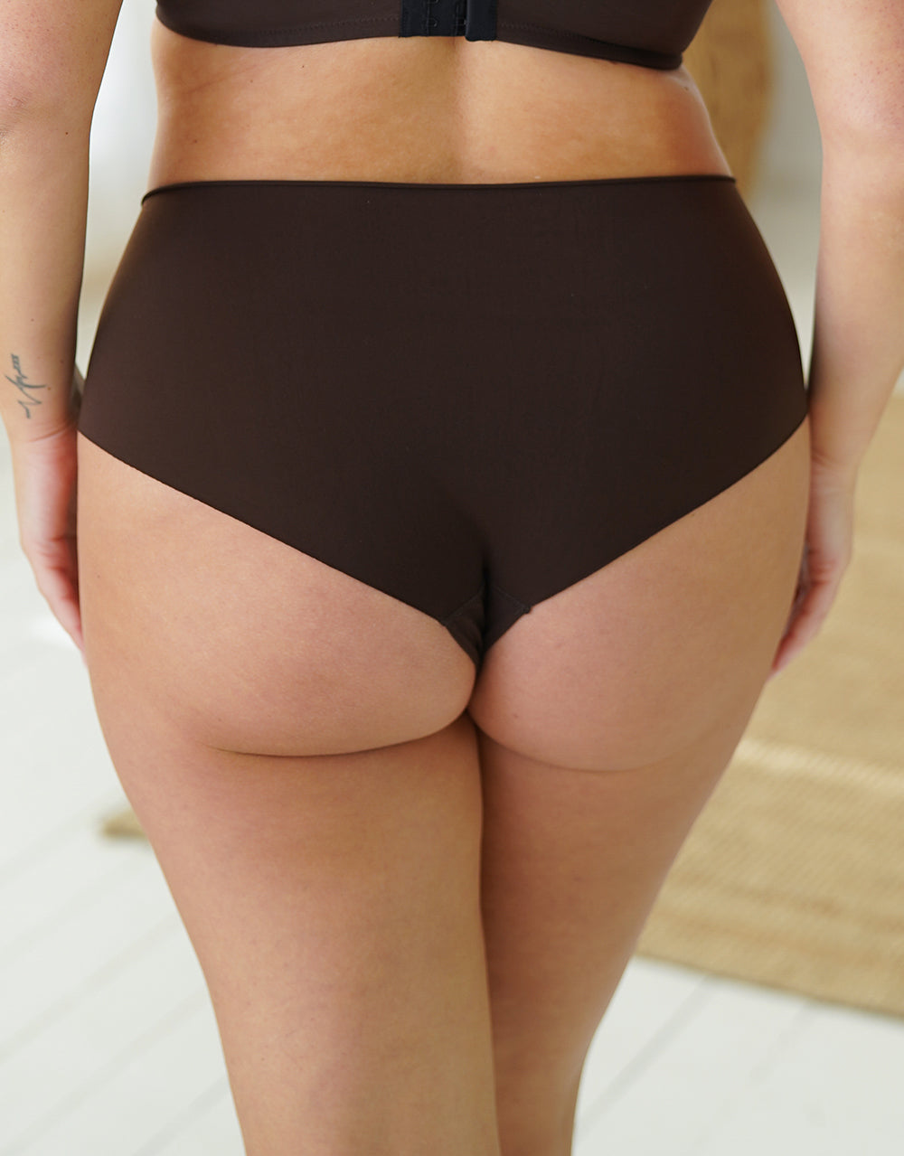 High-Brazilian-Slip "Invisible" mocca