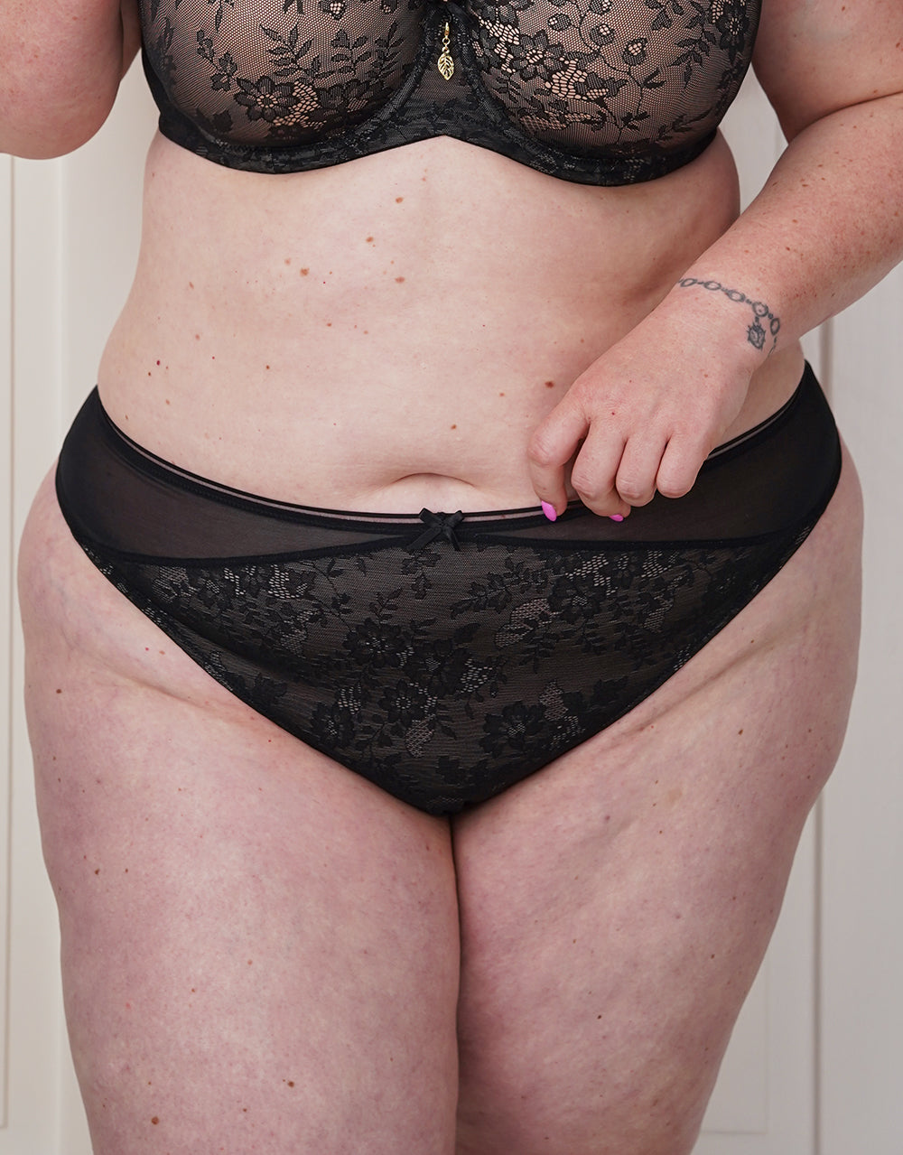 String "True Lace" black