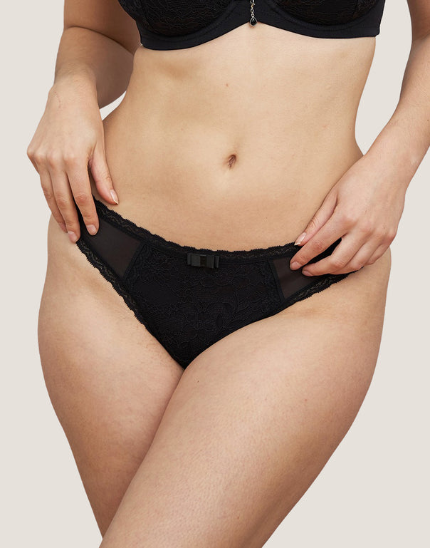 String "Valerie" black